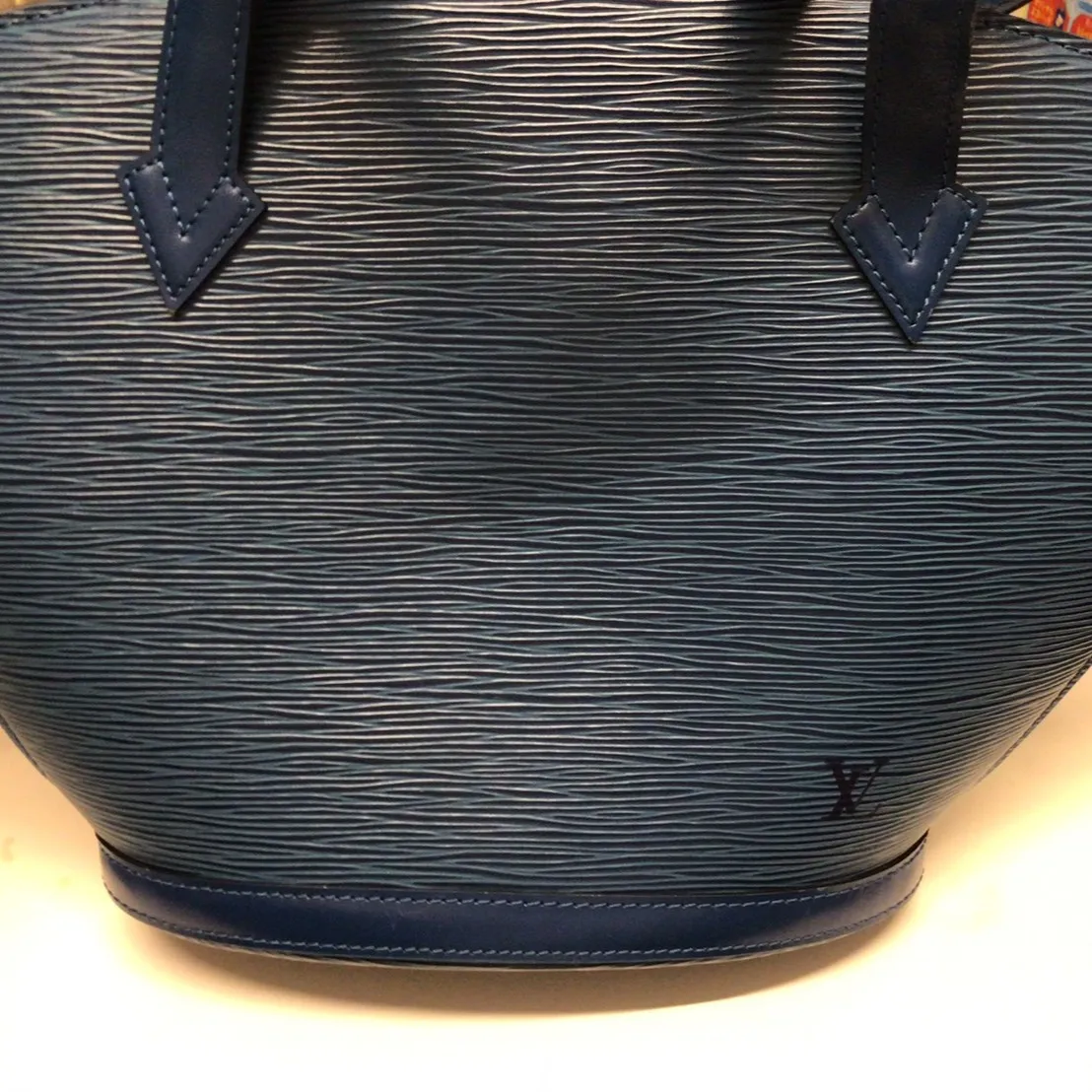 名古屋で指輪、宝石買取なら当店で!!。